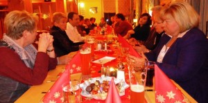 ... gespeist und unterhalten.  